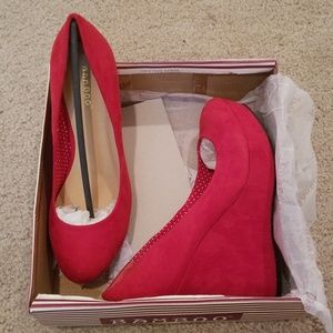 Bamboo red suede wedges